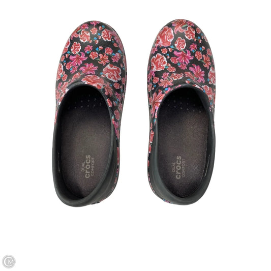 Shoes Flats By Crocs In Floral Print, Size: 7