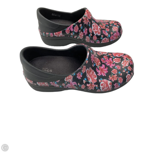 Shoes Flats By Crocs In Floral Print, Size: 7