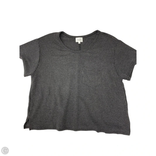 Top Short Sleeve Basic By Clothes Mentor In Grey, Size: 2x