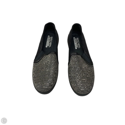 Shoes Sneakers By Skechers In Black & Silver, Size: 8