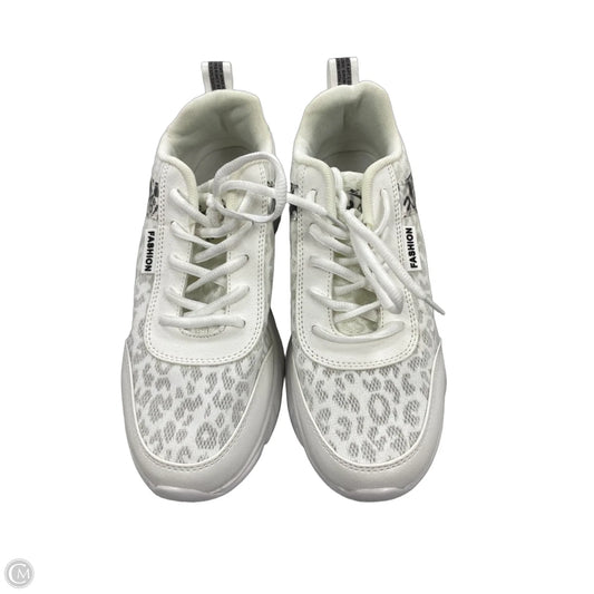 Shoes Sneakers By Clothes Mentor In White, Size: 10.5