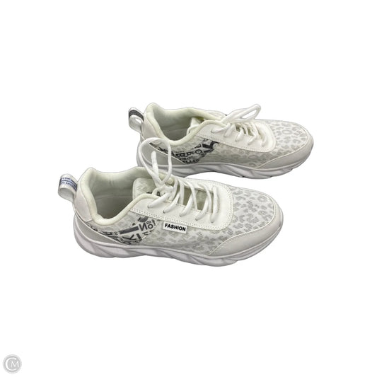 Shoes Sneakers By Clothes Mentor In White, Size: 10.5