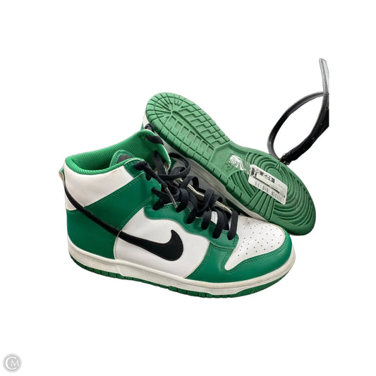 Shoes Sneakers By Nike In Green & White, Size: 6.5
